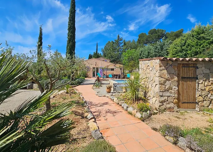 Aux Trois Cypres Salernes En Provence